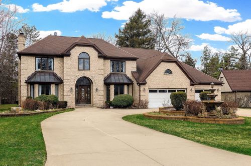 304 Circle Ave, Wheeling, IL 60070-1414