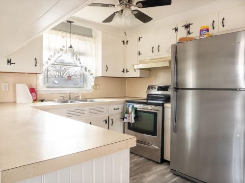 115 New York Ave, Warwick, RI 02888-3842