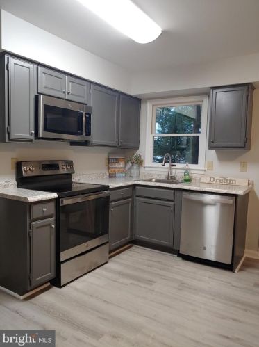 12267 Piney Ln, Remington, VA 22734-9617