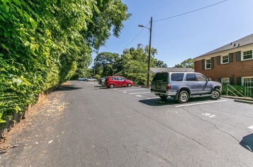 560 Goldsboro Rd, Atlanta GA  30307-1546 exterior