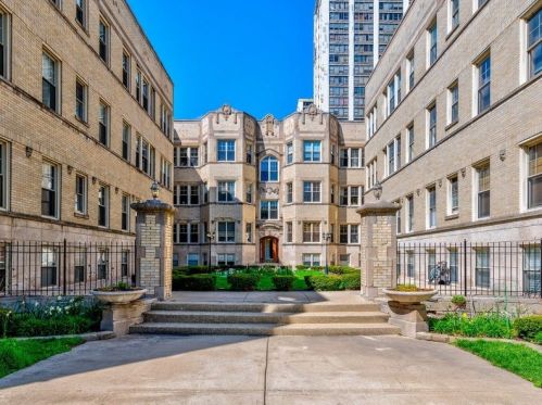 816 Sunnyside Ave, Chicago, IL 60640-6177