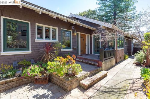 2636 Alcatraz Ave, Berkeley, CA 94705-2704