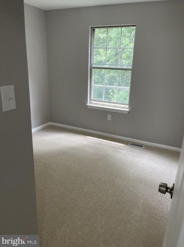 6386 Shaundale Dr, Springfield VA  22152-2143 exterior