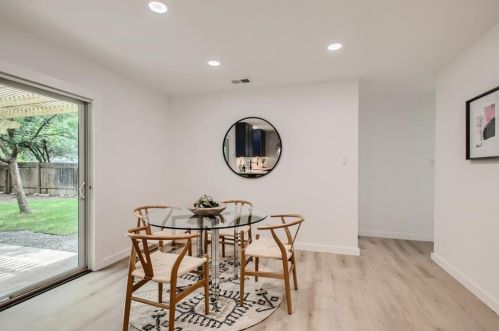 1704 Fair Oaks Dr, Austin TX  78745-2810 exterior