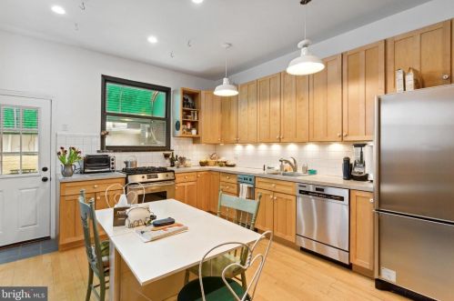 1204 10th St, Philadelphia PA 19147-5040 exterior