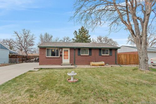 6827 53rd Pl, Arvada, CO 80002-3907