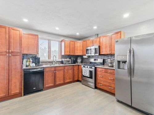32 Andover St, Providence RI  02904-3924 exterior