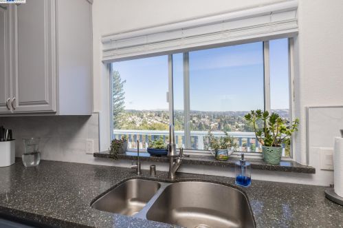 18482 Dominic Ln, Hayward, CA 94546-1963