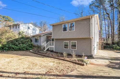 3102 Cardinal Lake Dr, Duluth, GA 30096-3940