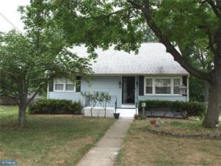 32 Macon Dr, Trenton, NJ 08619-1466