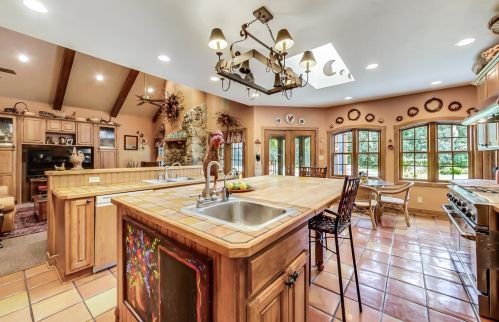 8901 Maple Ave, Willowbrook IL 60527-6469 exterior