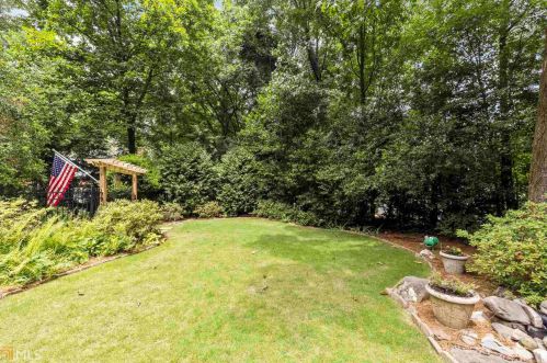 250 Cameron Ridge Dr, Atlanta GA  30328-4709 exterior