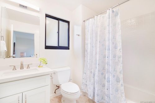 1051 Kamookoa Pl, Honolulu HI  96825-1317 exterior