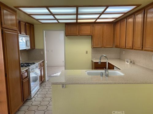 1333 Cloverbrook Ln, Upland, CA 91784-7916