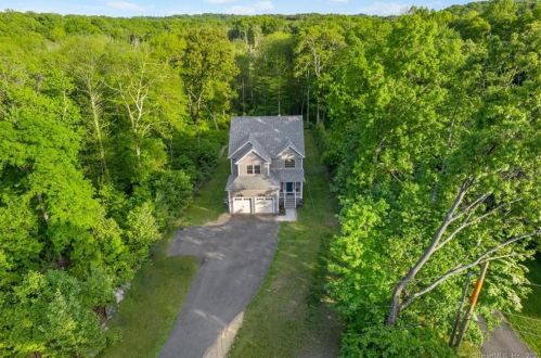 39 Richards Dr, Upper Stepney, CT 06468-2323