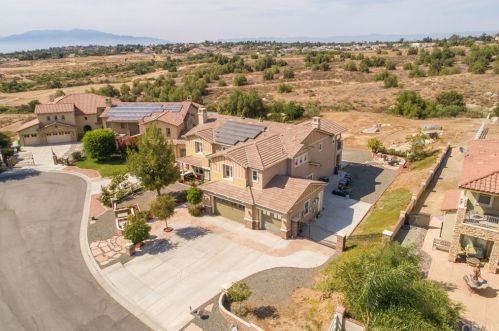 16550 Catalonia Dr, Riverside CA  92504-8701 exterior