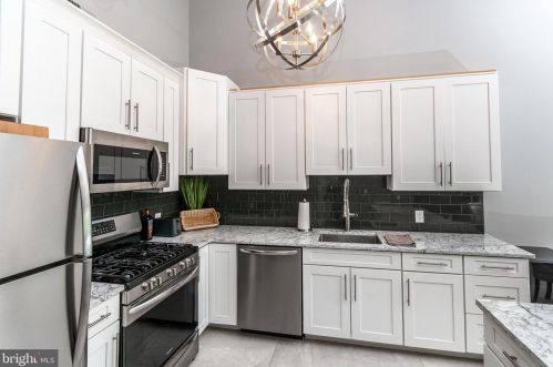 1005 Eagles Chase Dr, Trenton NJ  08648-2556 exterior