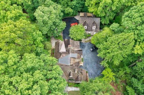 1574 Cave Rd, Atlanta GA  30327-3120 exterior