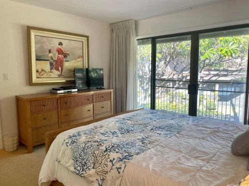 3075 La Pietra Cir, Honolulu HI  96815-4736 exterior
