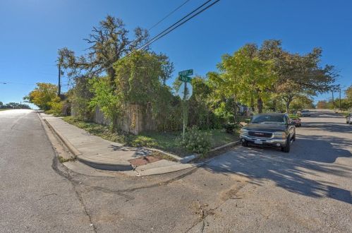 3209 Th, Austin TX  78702-1400 exterior