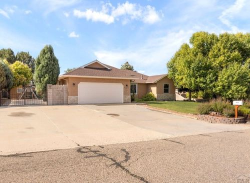 414 Littler Dr, Pueblo, CO 81007-2830