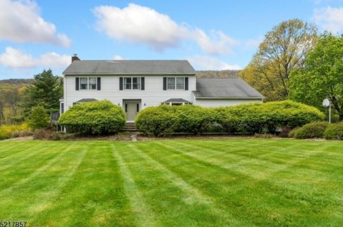 2 Volcanic Hill Rd, Wantage, NJ 07461-2916