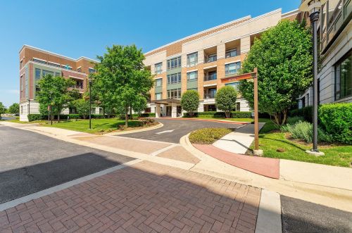 1000 Village Center Dr, Willowbrook IL  60527-4536 exterior