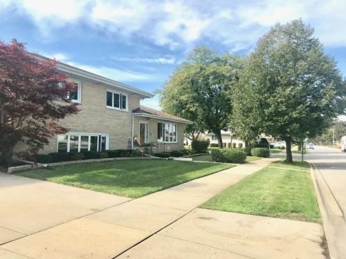8157 Field Dr, Niles, IL 60714-2704