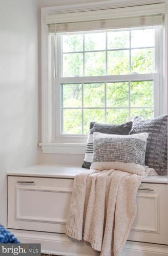 1524 Red Oak Dr, Silver Spring MD 20910-1549 exterior