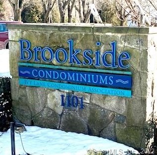 63 Ivy Ln, Wapping CT  06074-6920 exterior