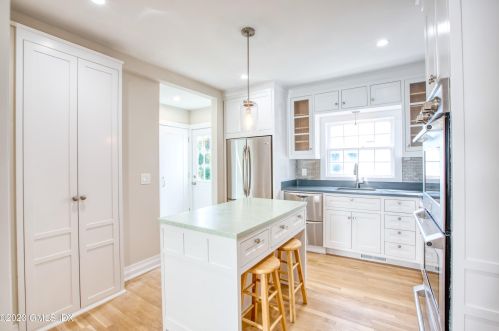 53 Mead Ave, Greenwich CT  06830-6812 exterior