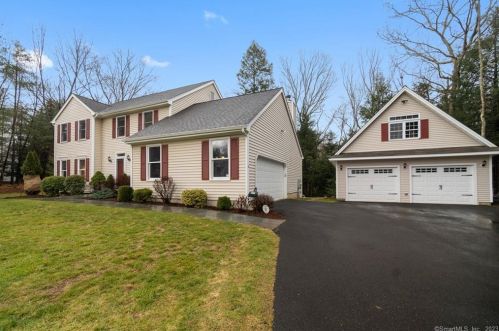 10 Farm Field Ridge Rd, Sandy Hook, CT 06482-1081