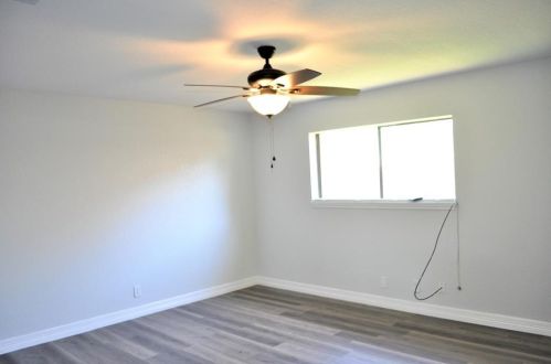 37 Colony Sq, Angleton TX 77515-3644 exterior