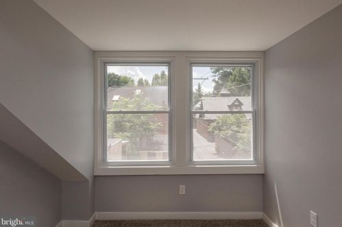 328 Walnut St, Lancaster PA  17602-2404 exterior