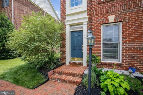 43799 Water Bay Ter, Leesburg, VA 20176-7443
