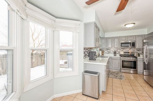 1463 Oxford St, Carol Stream IL  60188-9095 exterior