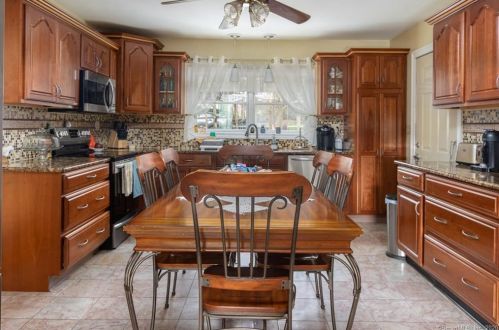 266 Thomaston Rd, Morris, CT 06763-1915