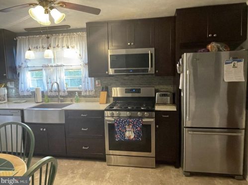 160 Crst Ave, Trenton NJ  08690-2103 exterior