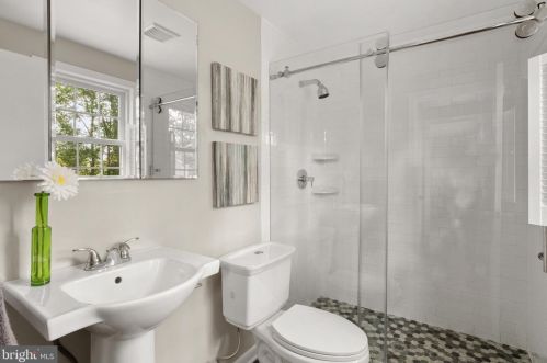 1423 Crestridge Dr, Silver Spring MD 20910-1535 exterior