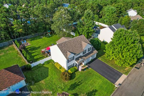 7 Laketree Ct, Lakehurst, NJ 08759-5679