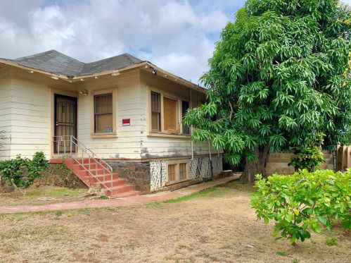 2117 Metcalf St, Honolulu, HI 96822-2424