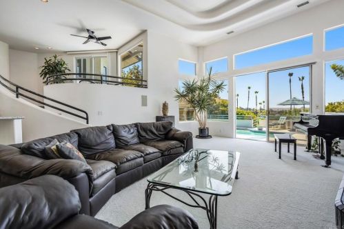 1024 Laura Ln, Escondido, CA 92025-6740