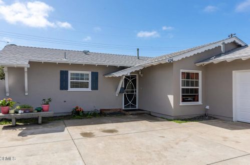 424 Vine Pl, Oxnard, CA 93033-6018