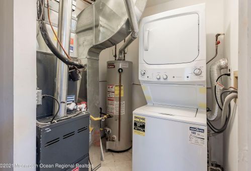 904 Buckingham Cir, Middletown NJ  07748-3467 exterior