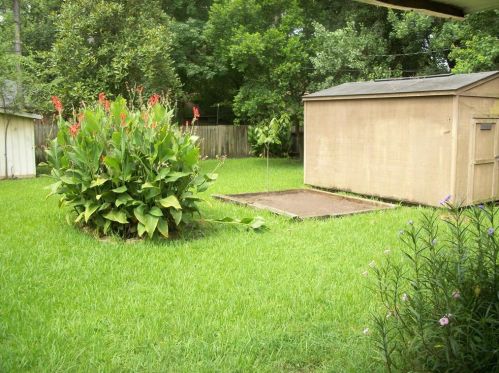111 Shadylyn Dr, Conroe TX  77304-1740 exterior