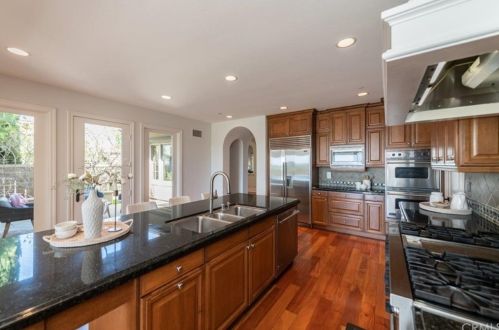 37 Blue Smt, Irvine CA  92603-0168 exterior