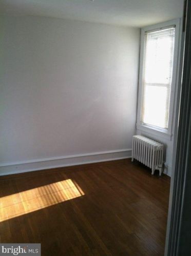 5616 19 St, Philadelphia PA  19121-4120 exterior