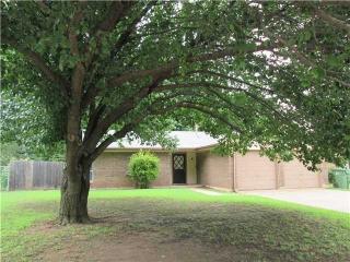1202 Fairbanks St, Yukon, OK 73099-4704