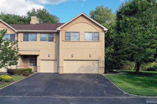 14 Rio Vista Dr, Allendale, NJ 07401-1624
