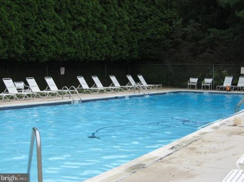 12 Catbird Ct, Trenton NJ 08648-2045 exterior